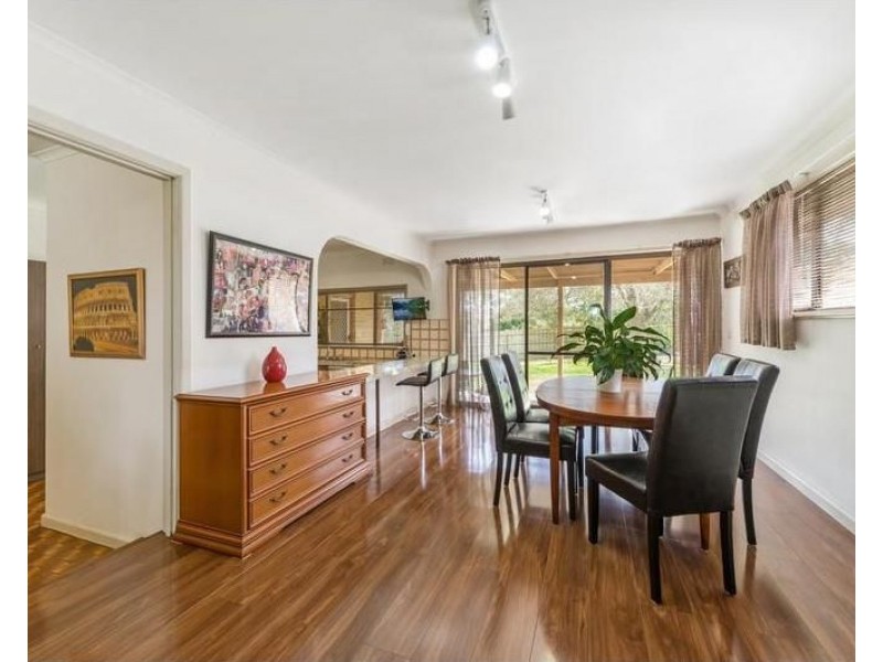 33 Mandowie Crescent, Croydon VIC 3136