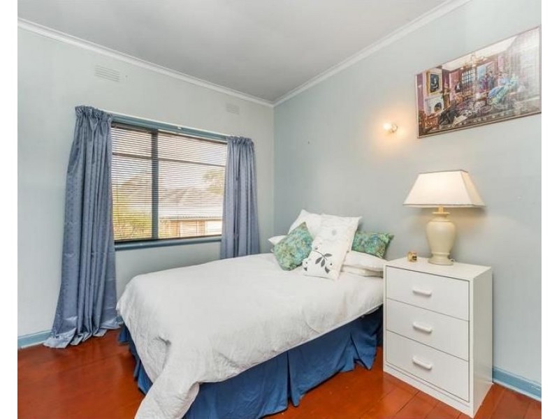 33 Mandowie Crescent, Croydon VIC 3136