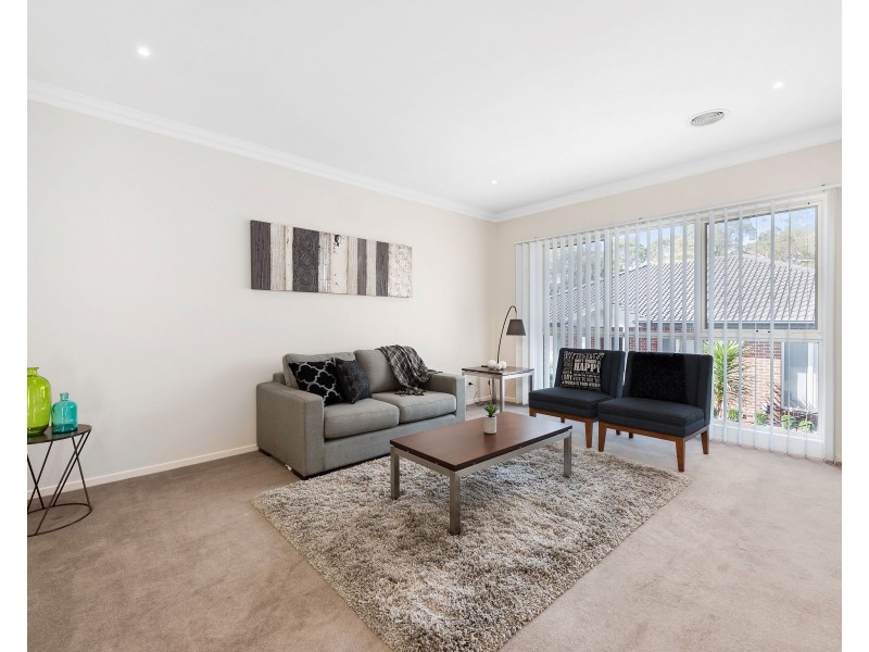 8 Jessica Park Drive, Lilydale VIC 3140