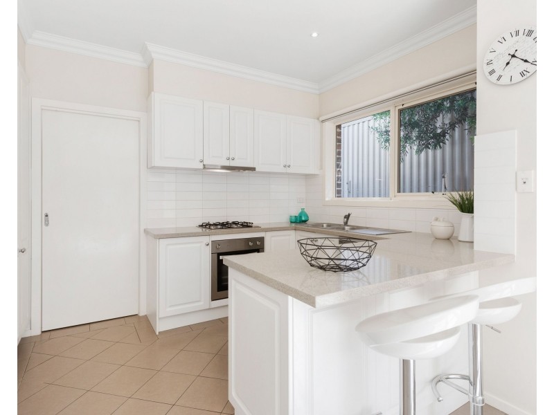 8 Jessica Park Drive, Lilydale VIC 3140