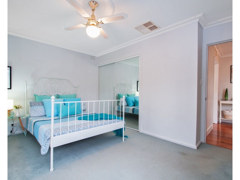 59 Blazey Road, Croydon South VIC 3136