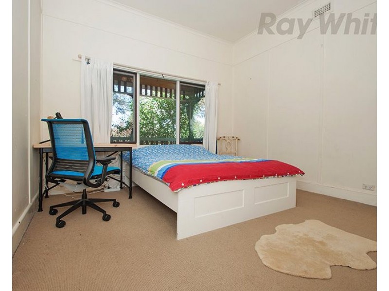 3 WARRIEN Road, Croydon North VIC 3136