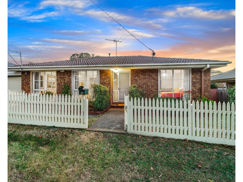17 Maggs Street, Croydon VIC 3136