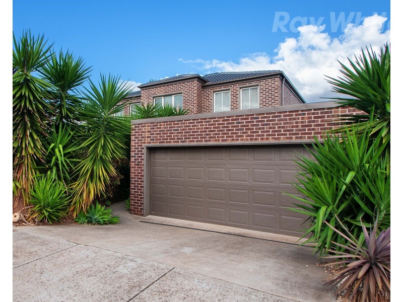 14 HUNTLY Avenue, Mooroolbark VIC 3138