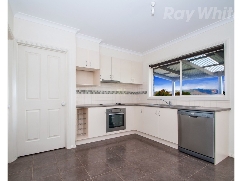 14 HUNTLY Avenue, Mooroolbark VIC 3138