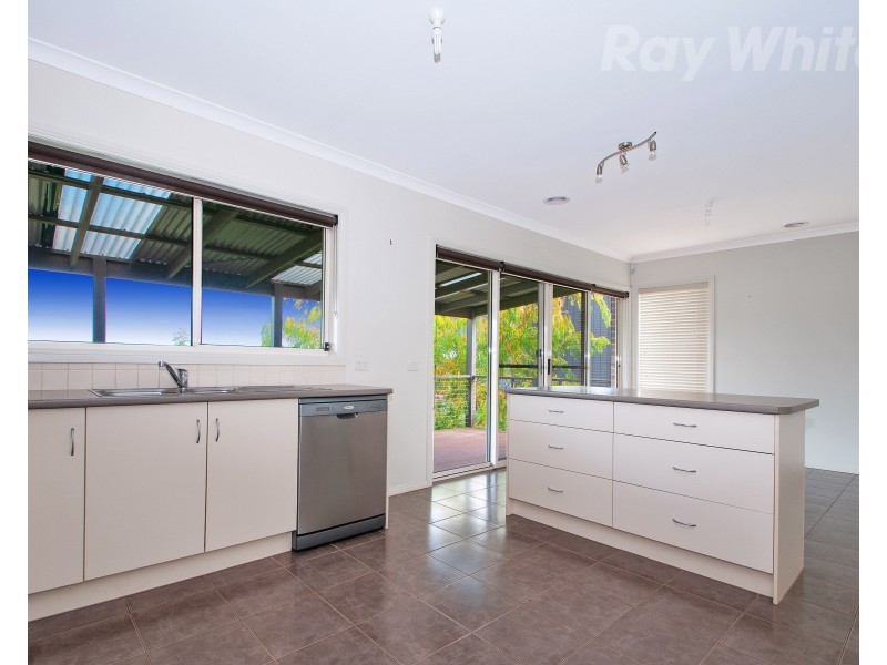 14 HUNTLY Avenue, Mooroolbark VIC 3138