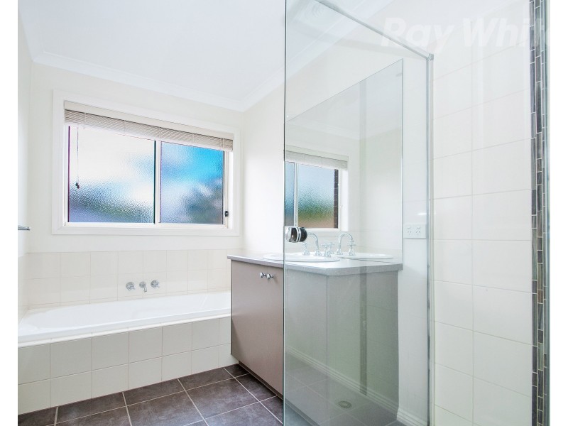 14 HUNTLY Avenue, Mooroolbark VIC 3138