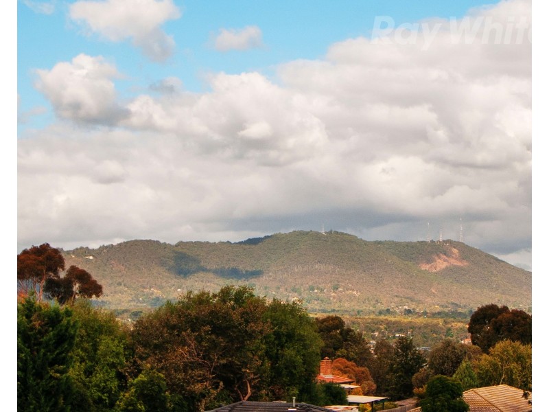 14 HUNTLY Avenue, Mooroolbark VIC 3138