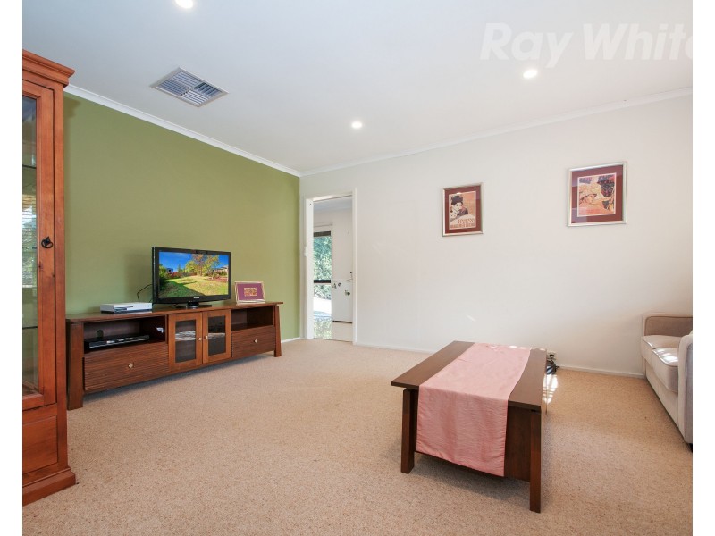 45 CROYDONDALE Drive, Mooroolbark VIC 3138