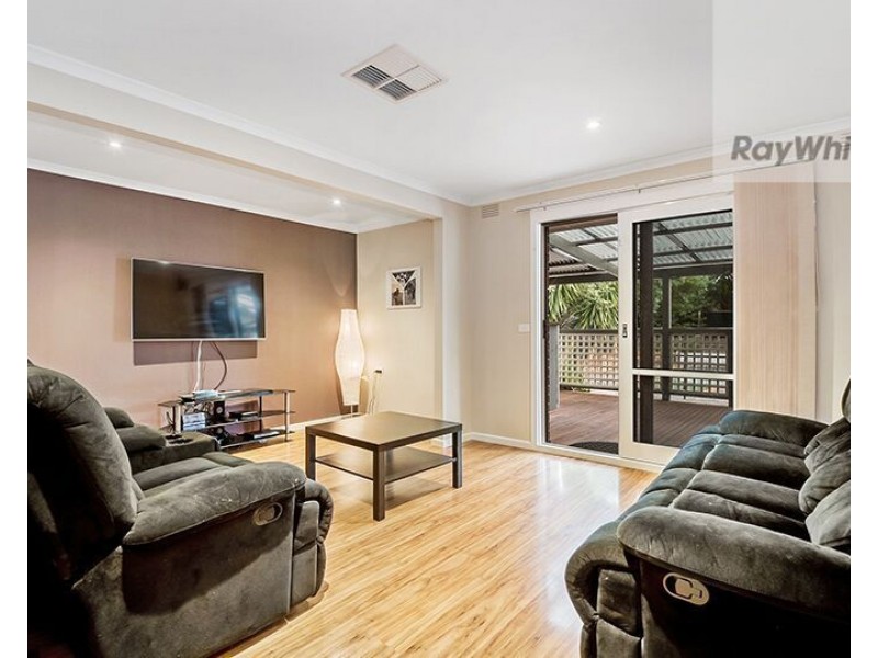 11 ARKARRA Court, Mooroolbark VIC 3138