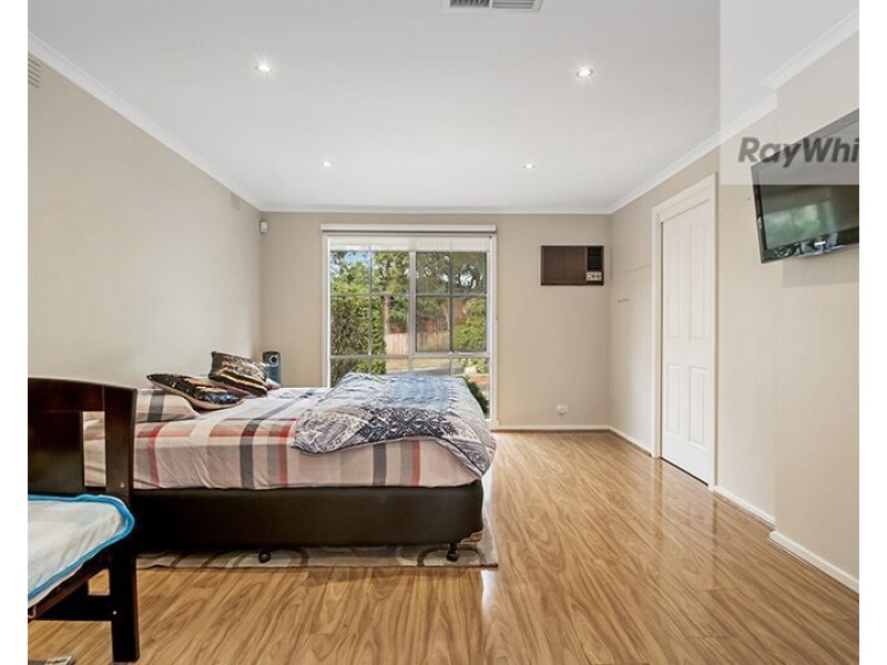 11 ARKARRA Court, Mooroolbark VIC 3138