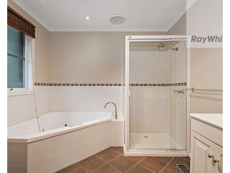 11 ARKARRA Court, Mooroolbark VIC 3138