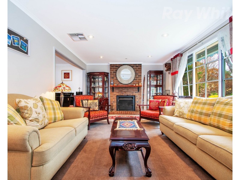 11 PEPPERMINT Place, Croydon Hills VIC 3136