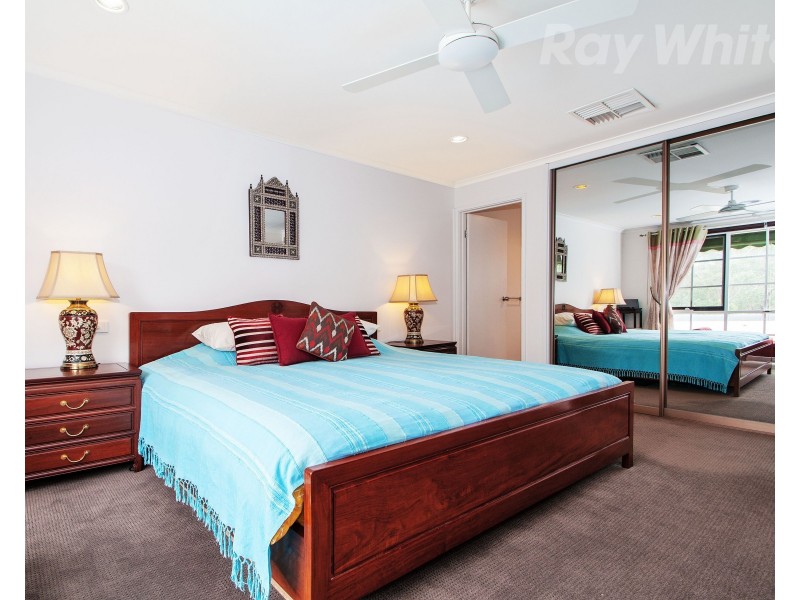 11 PEPPERMINT Place, Croydon Hills VIC 3136