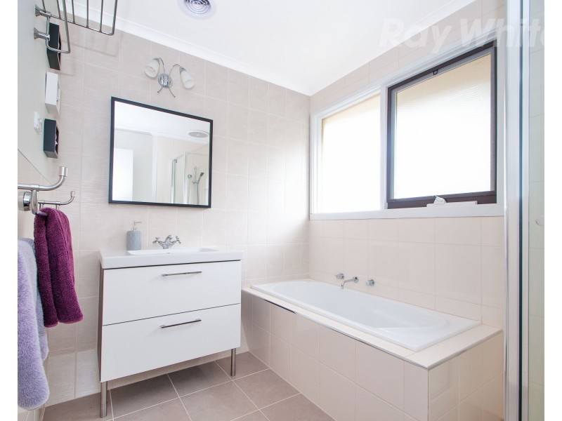 11 PEPPERMINT Place, Croydon Hills VIC 3136