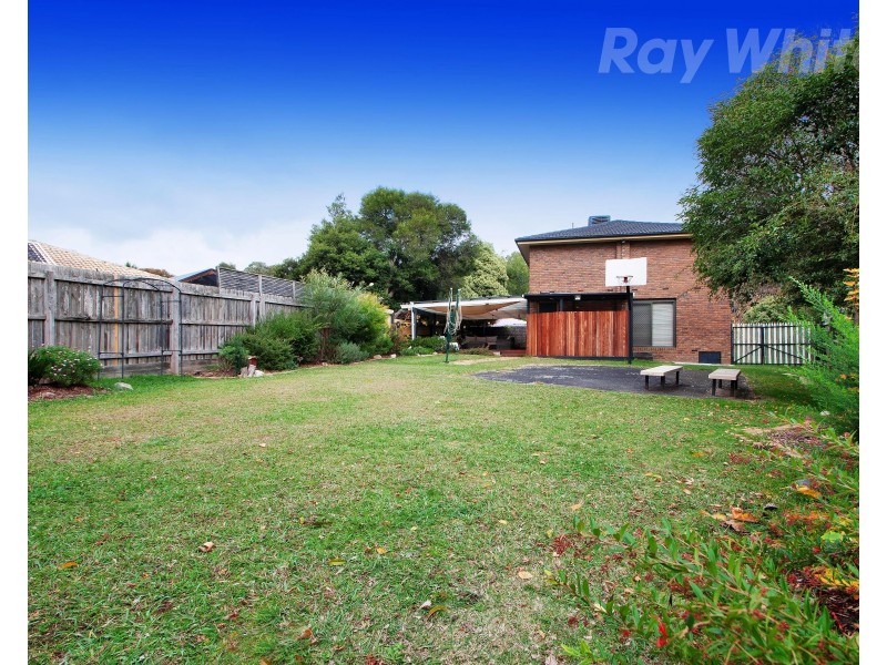 11 PEPPERMINT Place, Croydon Hills VIC 3136