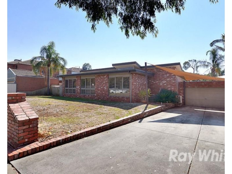 5 HENRY Road, Wantirna South VIC 3152