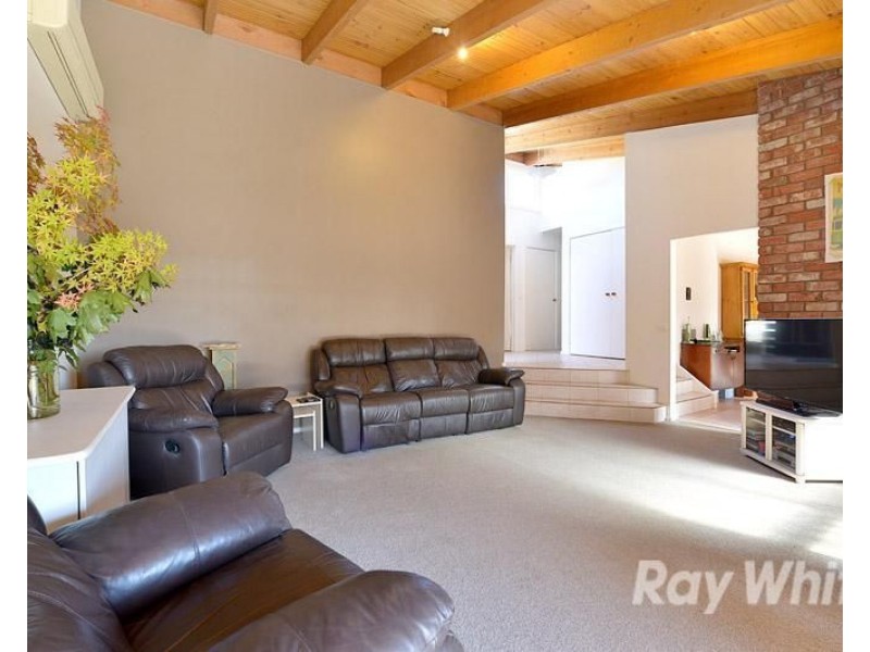 5 HENRY Road, Wantirna South VIC 3152