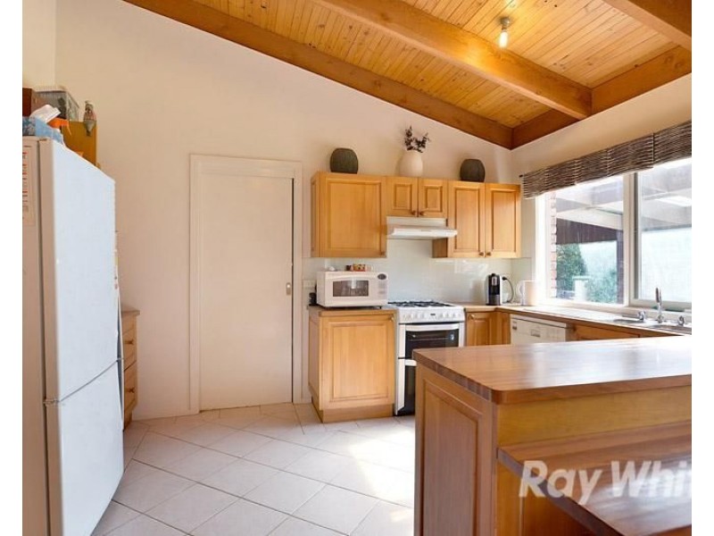 5 HENRY Road, Wantirna South VIC 3152