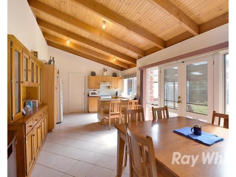 5 HENRY Road, Wantirna South VIC 3152