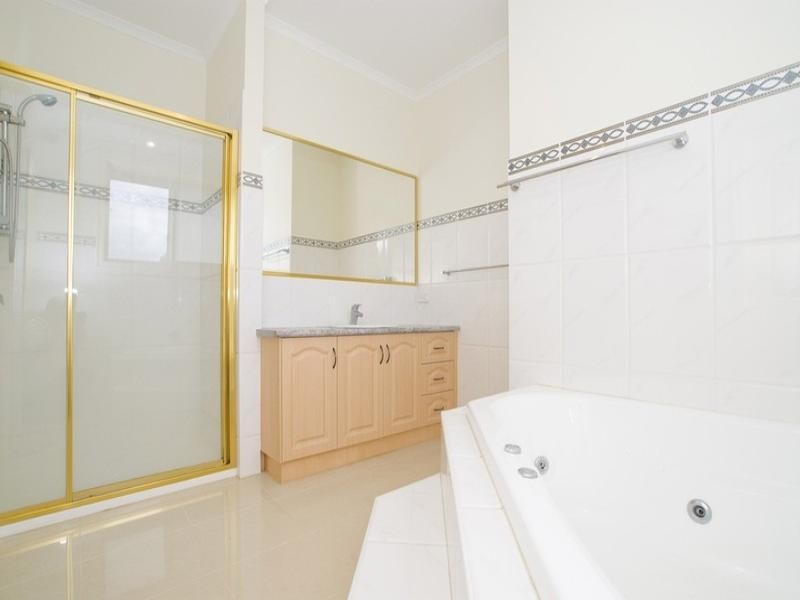 11 NYANDA Court, Croydon VIC 3136