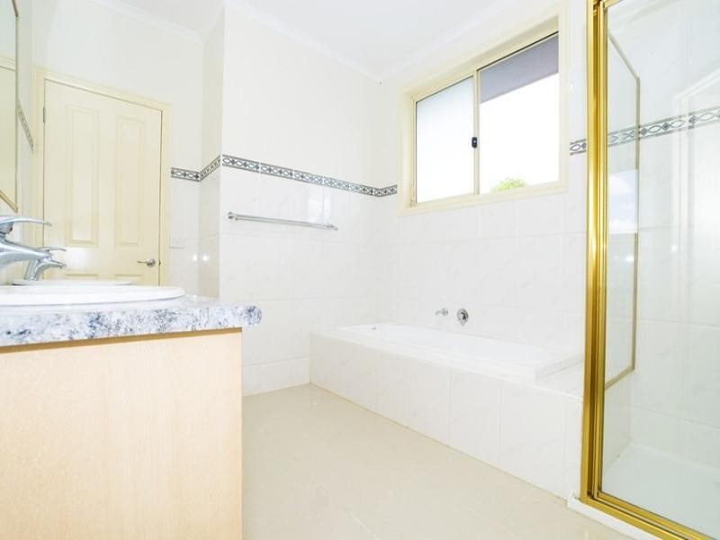 11 NYANDA Court, Croydon VIC 3136