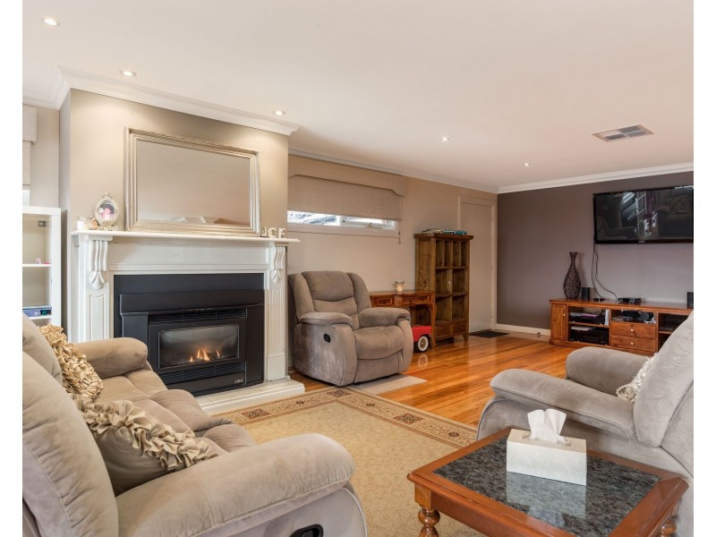 74 LAKEVIEW Drive, Lilydale VIC 3140