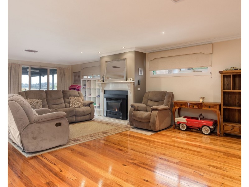 74 LAKEVIEW Drive, Lilydale VIC 3140