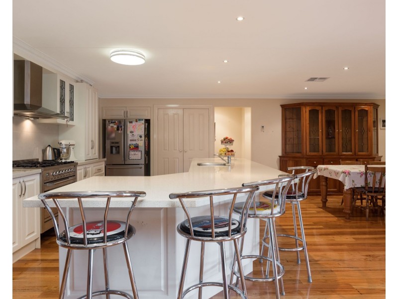 74 LAKEVIEW Drive, Lilydale VIC 3140