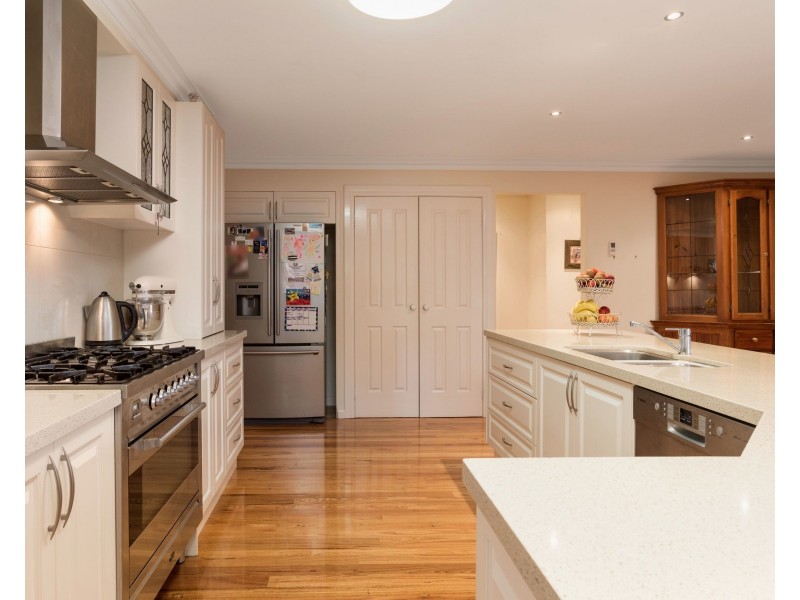 74 LAKEVIEW Drive, Lilydale VIC 3140