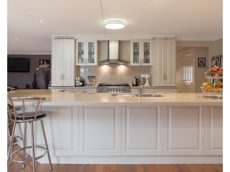 74 LAKEVIEW Drive, Lilydale VIC 3140