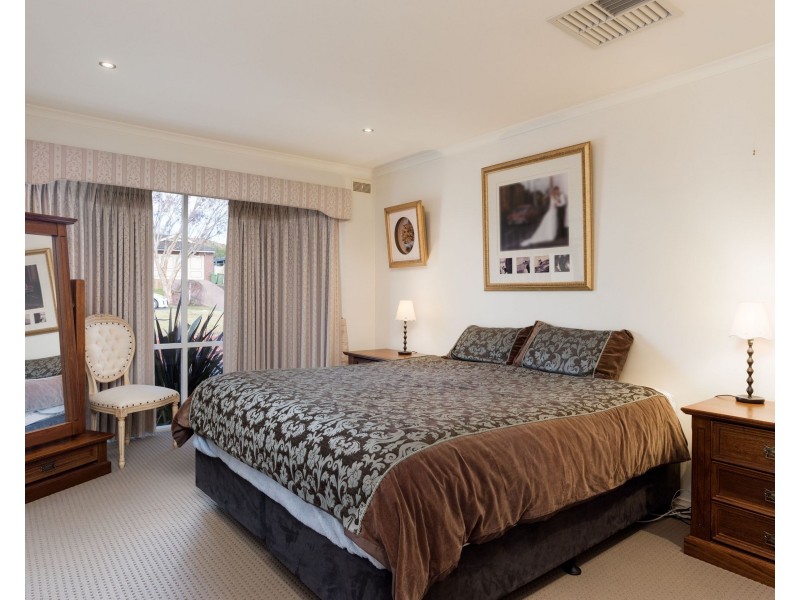 74 LAKEVIEW Drive, Lilydale VIC 3140