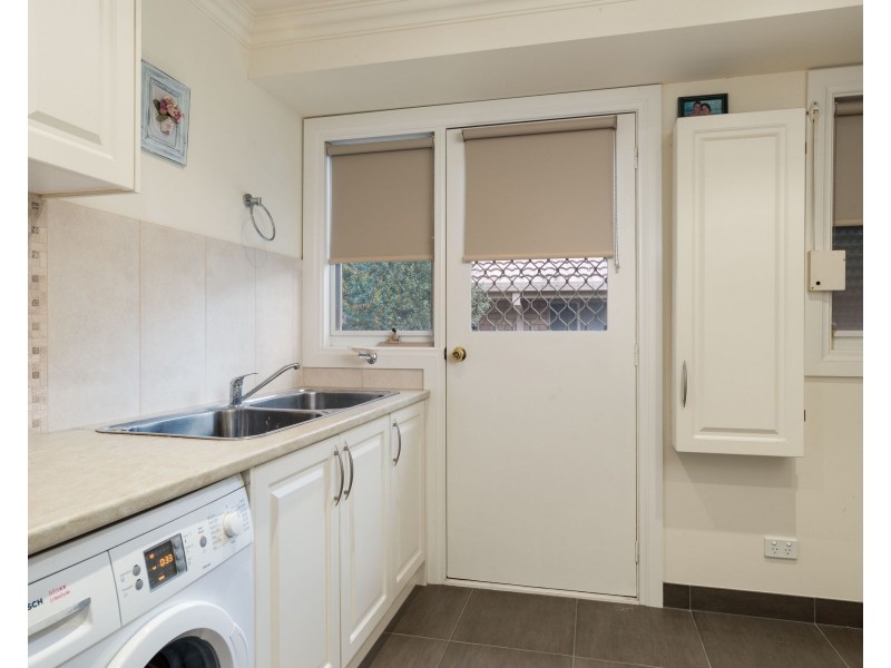 74 LAKEVIEW Drive, Lilydale VIC 3140