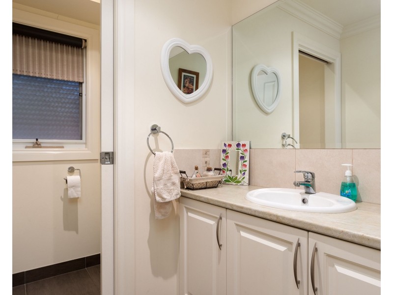 74 LAKEVIEW Drive, Lilydale VIC 3140