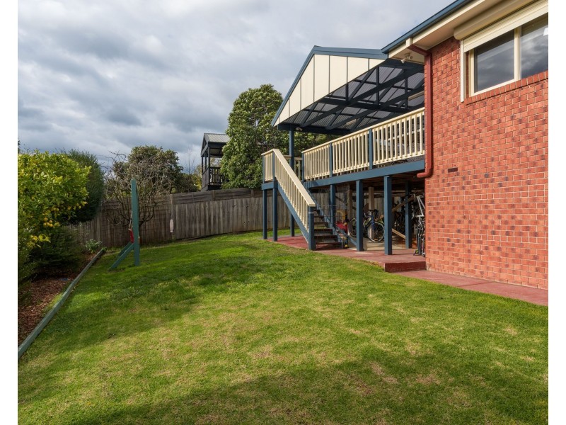 74 LAKEVIEW Drive, Lilydale VIC 3140