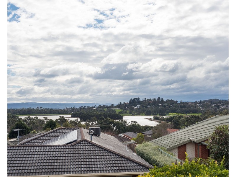 74 LAKEVIEW Drive, Lilydale VIC 3140