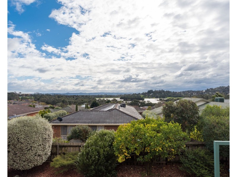74 LAKEVIEW Drive, Lilydale VIC 3140