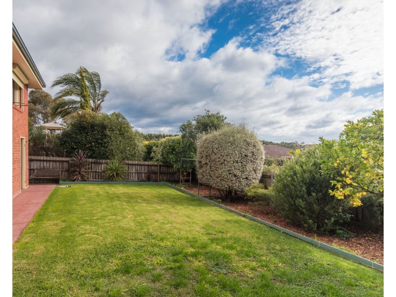 74 LAKEVIEW Drive, Lilydale VIC 3140