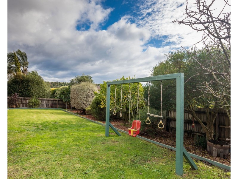 74 LAKEVIEW Drive, Lilydale VIC 3140