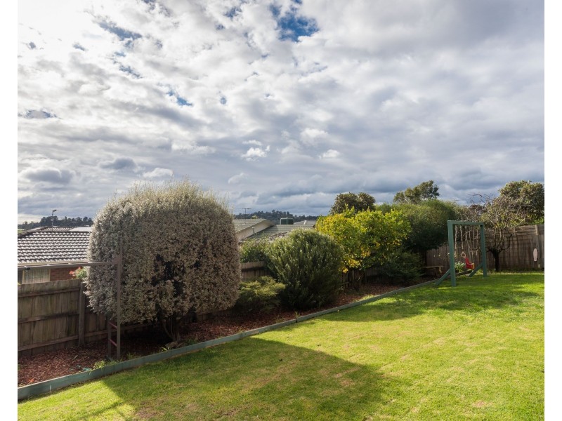 74 LAKEVIEW Drive, Lilydale VIC 3140