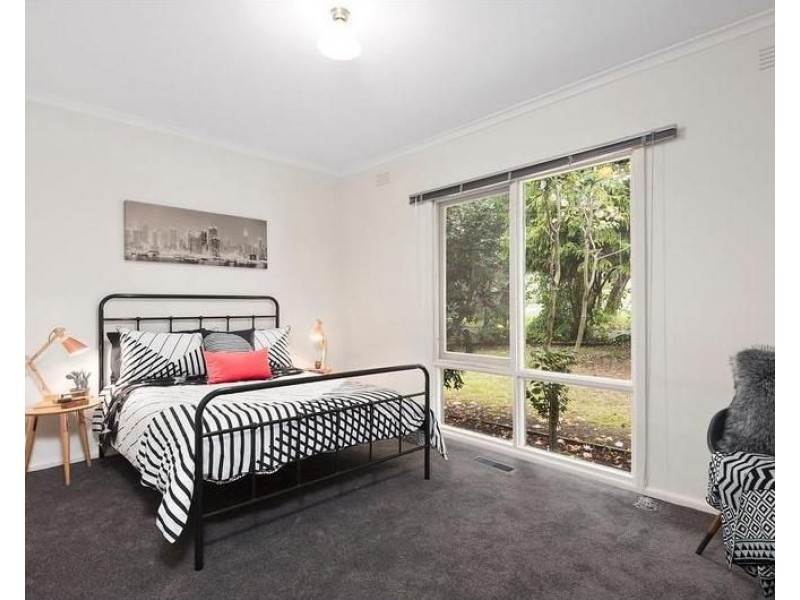 2 BEAUFORT Road, Croydon VIC 3136