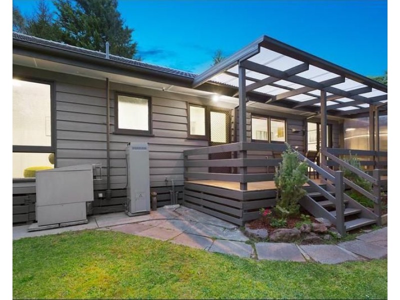 2 BEAUFORT Road, Croydon VIC 3136