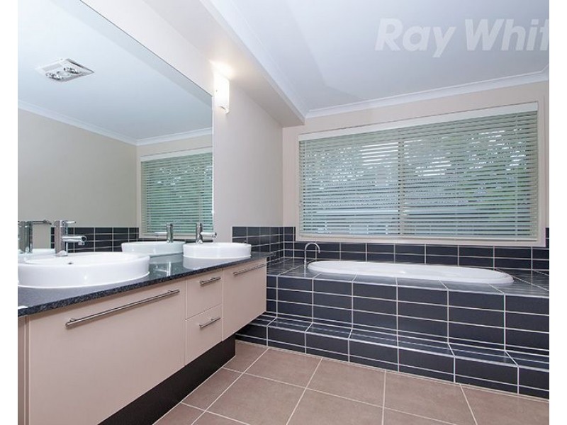 37 Norris Circuit, Croydon VIC 3136