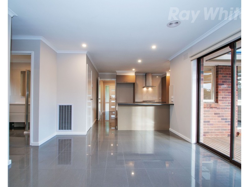 33 Churchill Drive, Mooroolbark VIC 3138