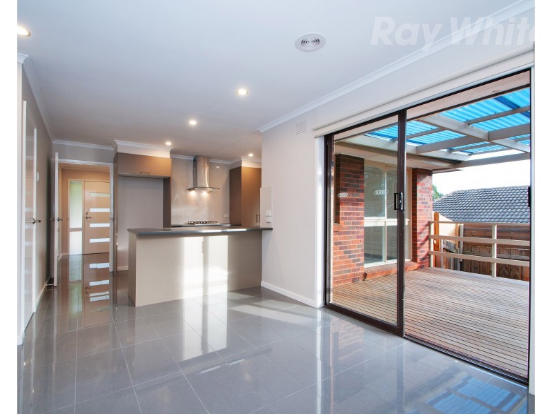 33 Churchill Drive, Mooroolbark VIC 3138