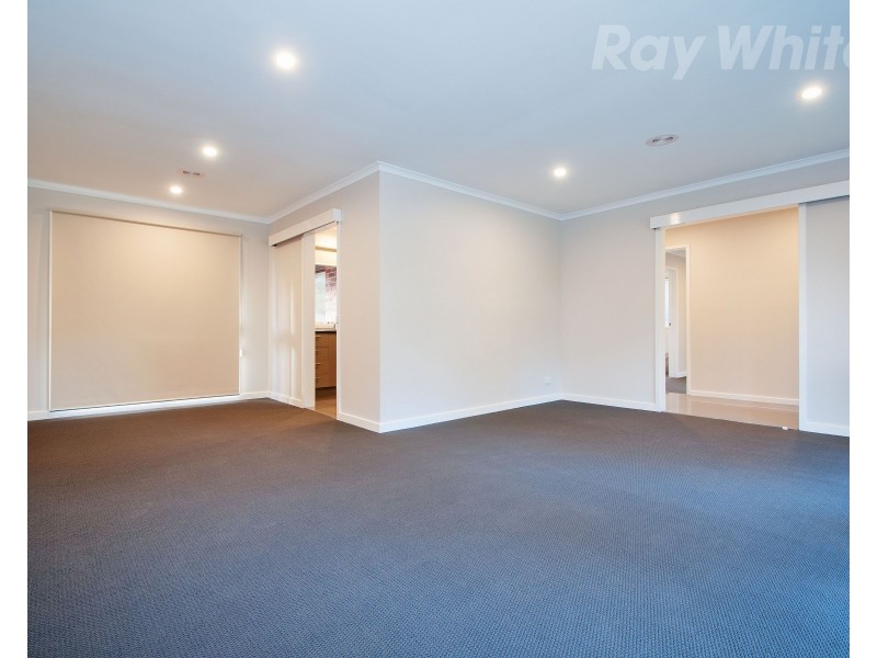 33 Churchill Drive, Mooroolbark VIC 3138