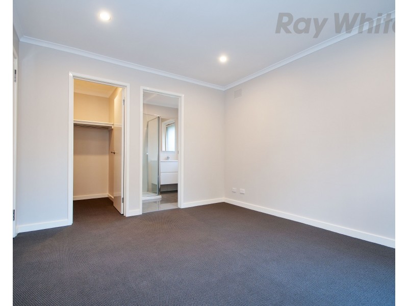 33 Churchill Drive, Mooroolbark VIC 3138