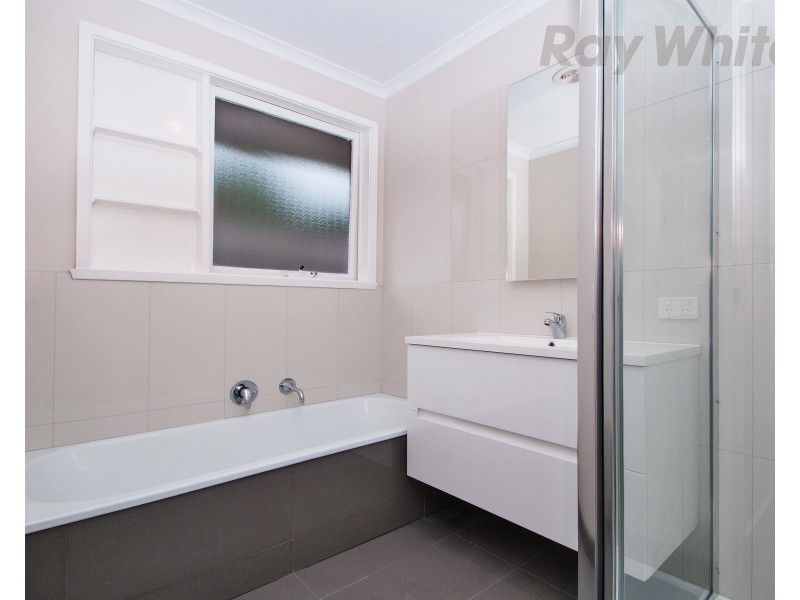 33 Churchill Drive, Mooroolbark VIC 3138