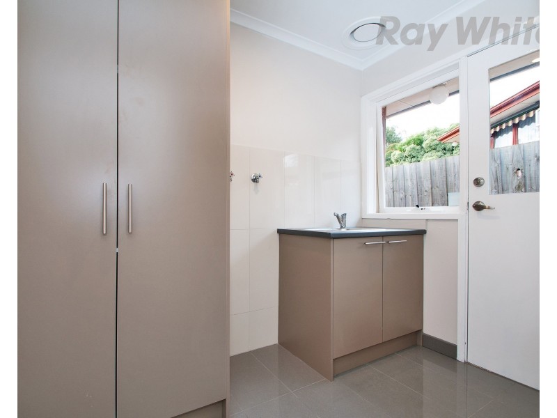33 Churchill Drive, Mooroolbark VIC 3138