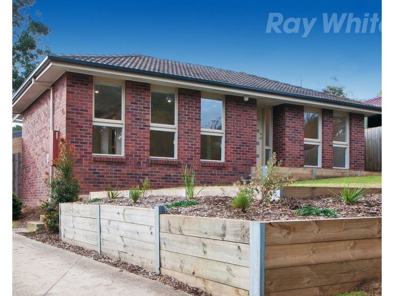 33 Churchill Drive, Mooroolbark VIC 3138